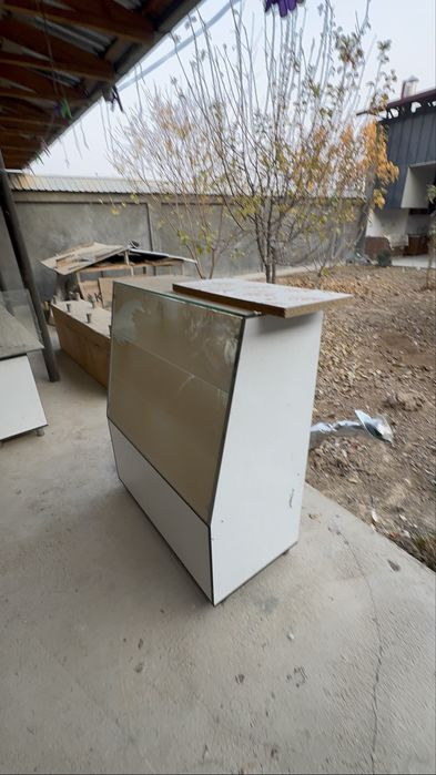 Стеклянная витрина, качественная новая