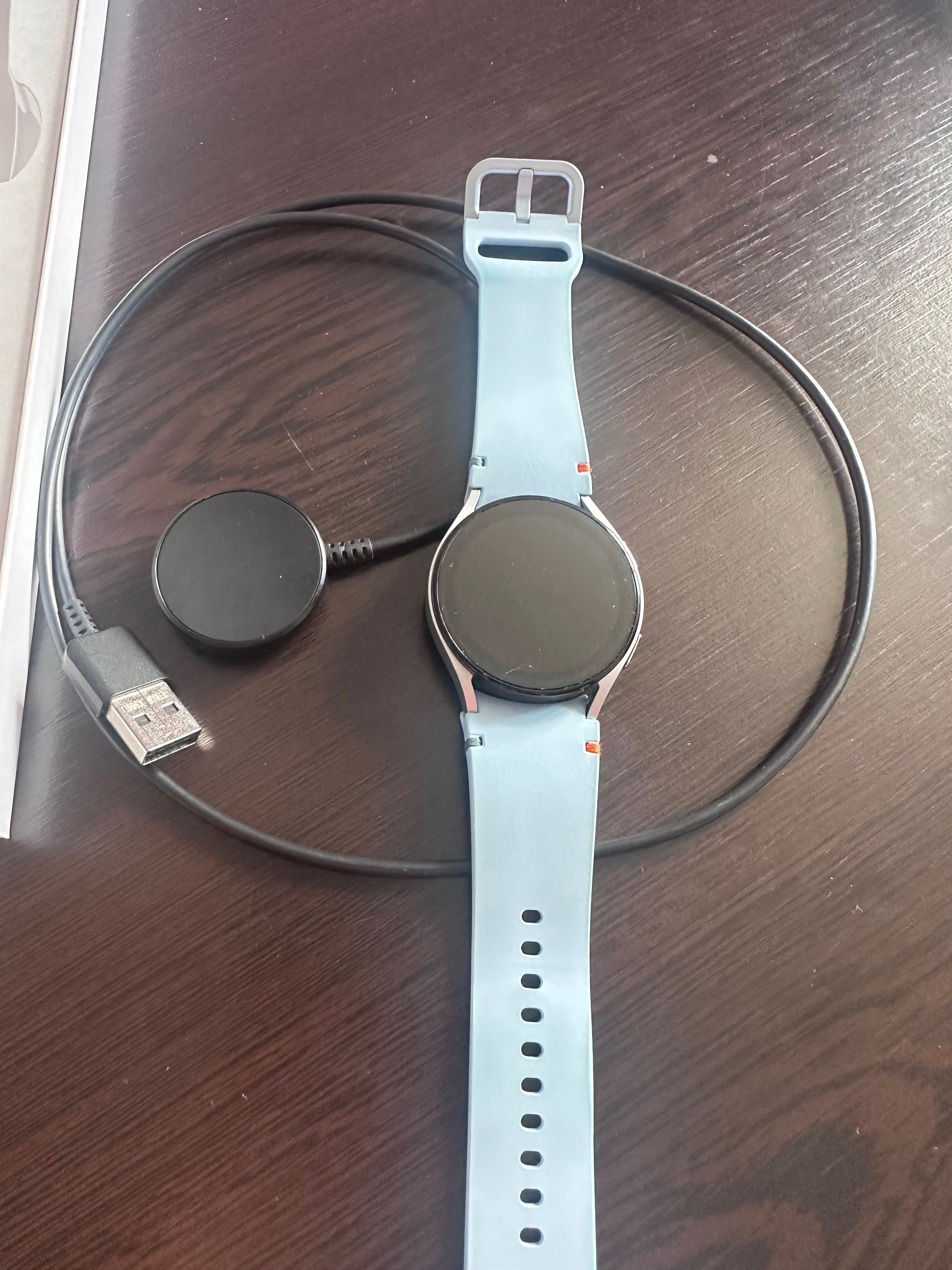С Гаранция - Samsung Galaxy watch FE 40 mm на 6 месеца