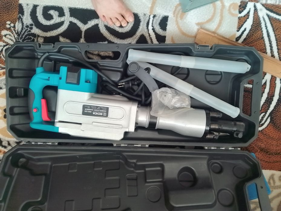 Аренда инструменты Адбойник.шрруповерт болгарка.перфараторы