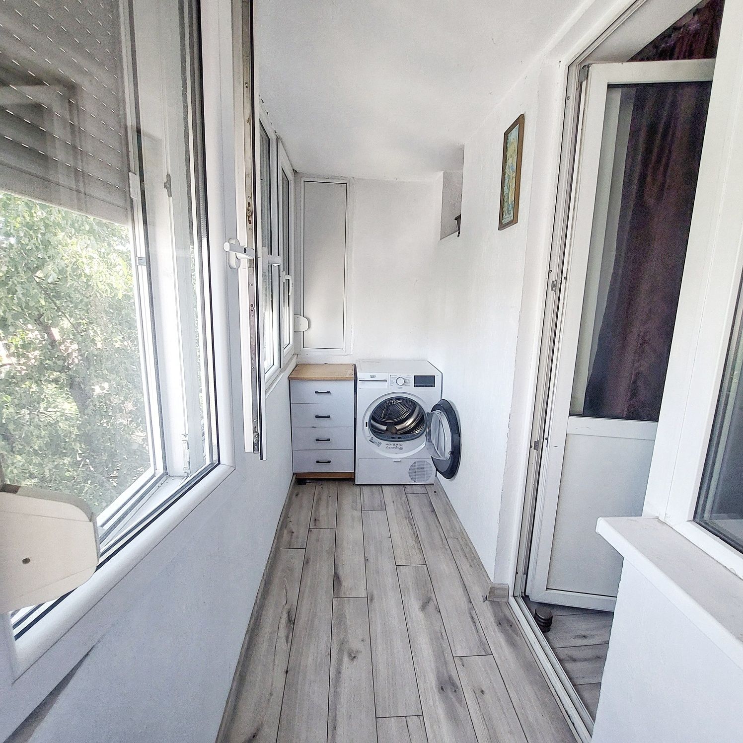 Vând ap. 2 camere, etaj 4, mobilat, zonă liniștită