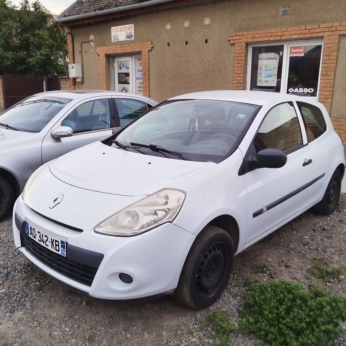 Oglinda stanga 2 usi Renault Clio 3 Facelift an 2009-2015