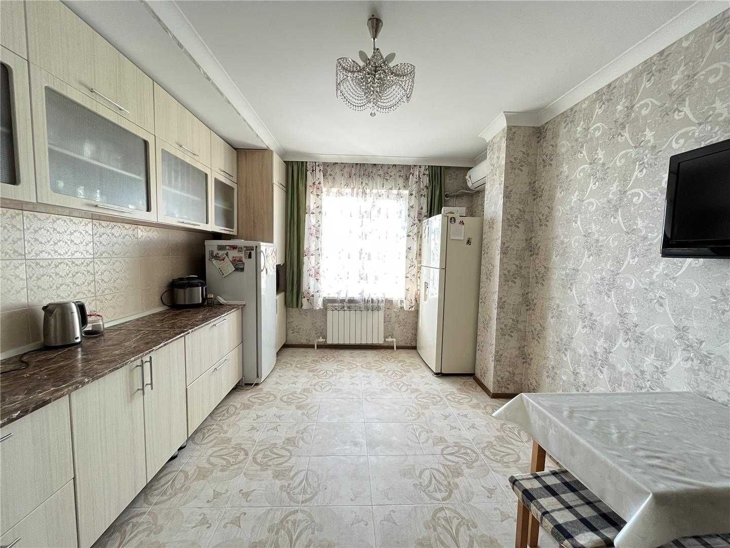 *3-комнатная квартира по проспекту Шахтёров 31б