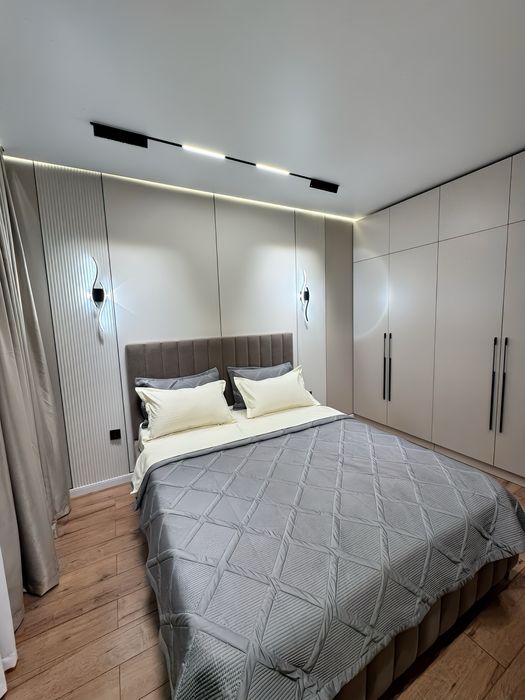 2 комн квартира ПОСУТОЧНО 25000т Трц Максима