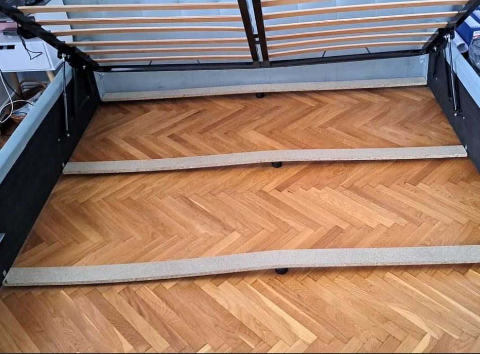 Pat 180 x 200 tapitat, cu somiera rabatabila , depozitare si saltea