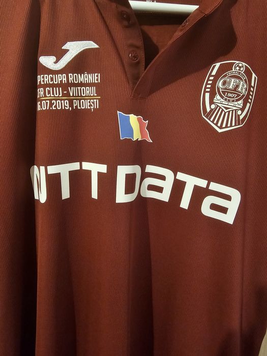 Tricou CFR Cluj purtat in supercupa și semnat
