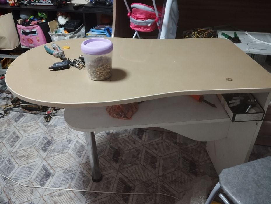 Маникюрный столик