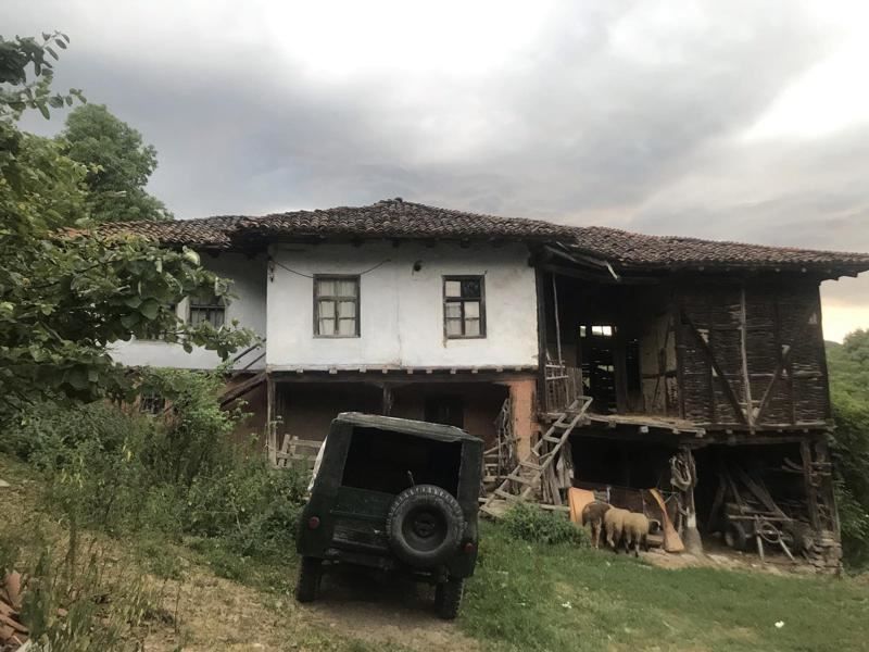 Къща в София, област-с.Каменица площ 90 цена 37000