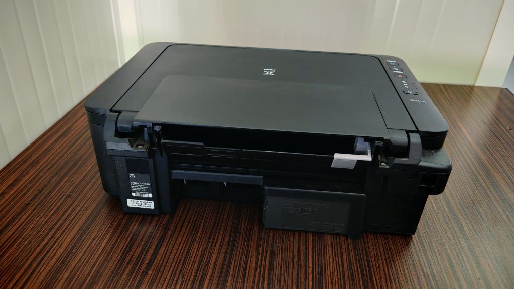 Продавам почти нов принтер Canon Pixma MG2550S