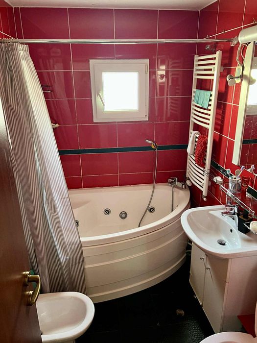 PF inchriez ap 2 dormitoare decomandate + living cu buc | The office