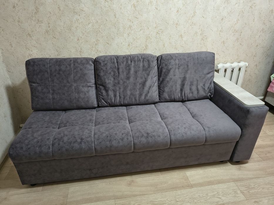 Диван в отличном состоянии, почти новая