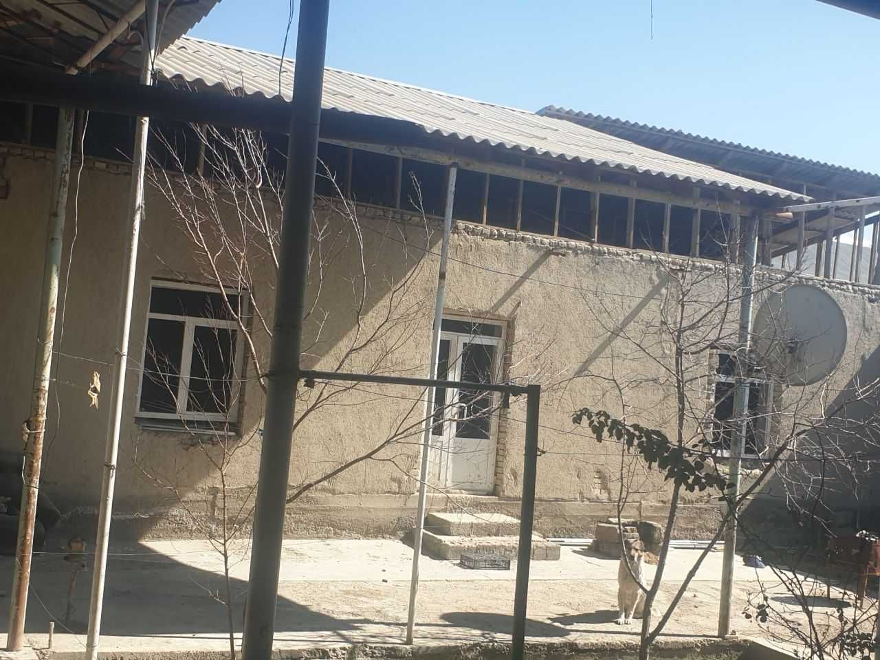 Uy sotiladi 5 sotixli yashab turilgan uy.