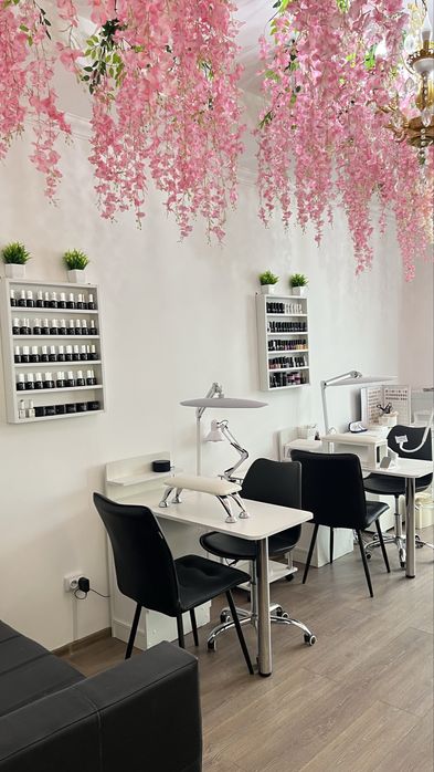 Сдам в аренду маникюрный стол