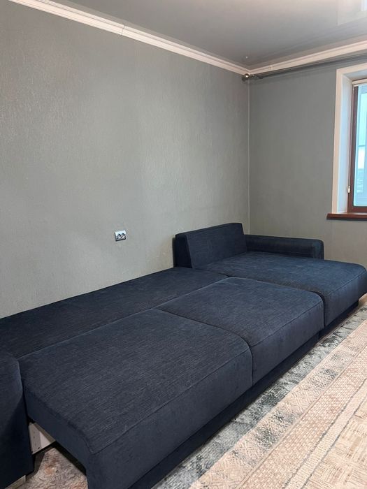 Диван угловой, синего цвета,  в гостиную,  большой, удобный