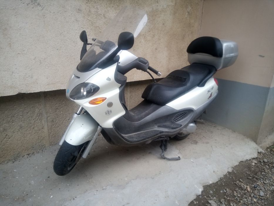 Vând Scuter Piaggio motor Honda 250 CC stare perfecta