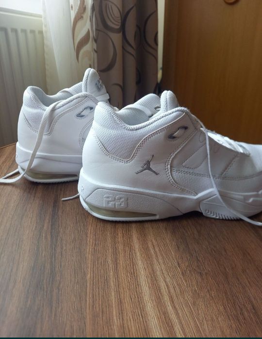 Adidași Jordan aura Max 3 38