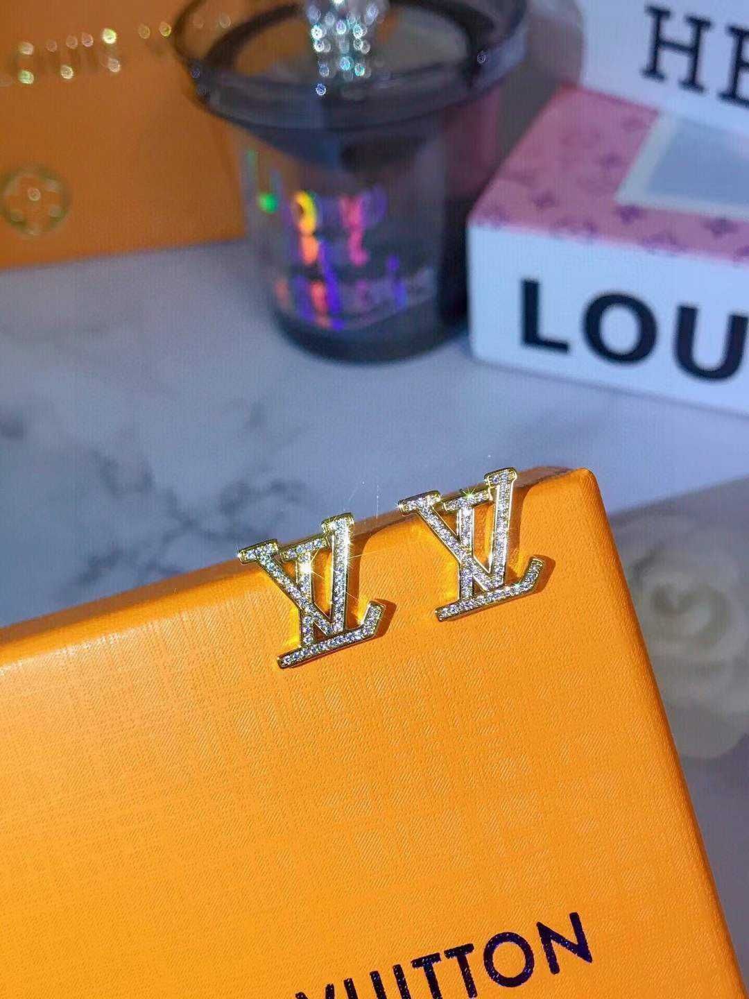 Cercei Louis Vuitton 230405