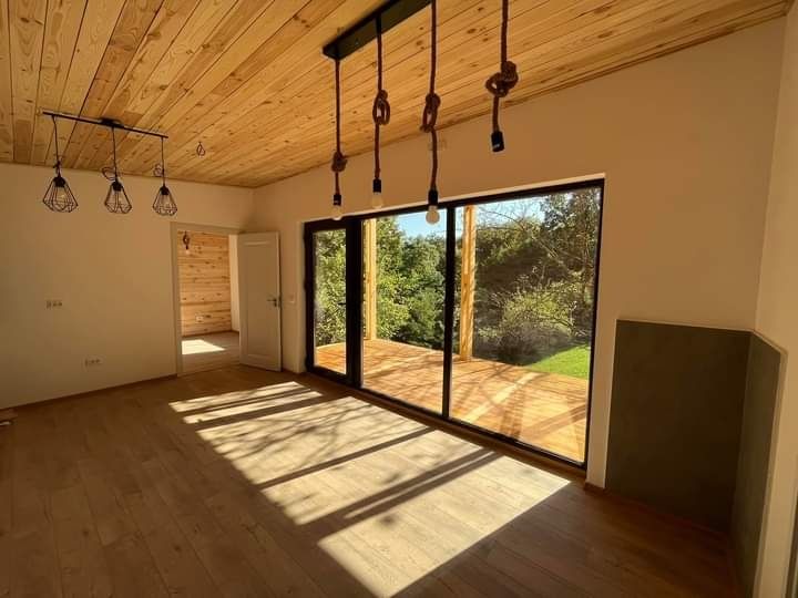 Case de locuit permanent.
Căsuțe de vacanță 
Case construite pe piloni