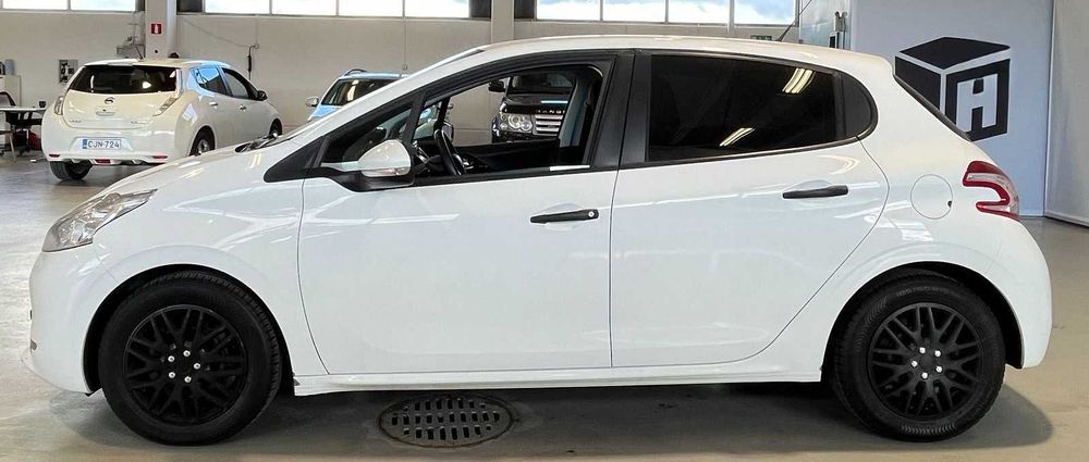 Peugeot 208 1.2i VTi на части