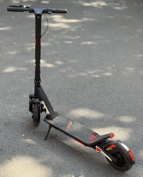 Електрическа тротинетка Aprilia ESR2 Evo, 500W, Автономност 50 км