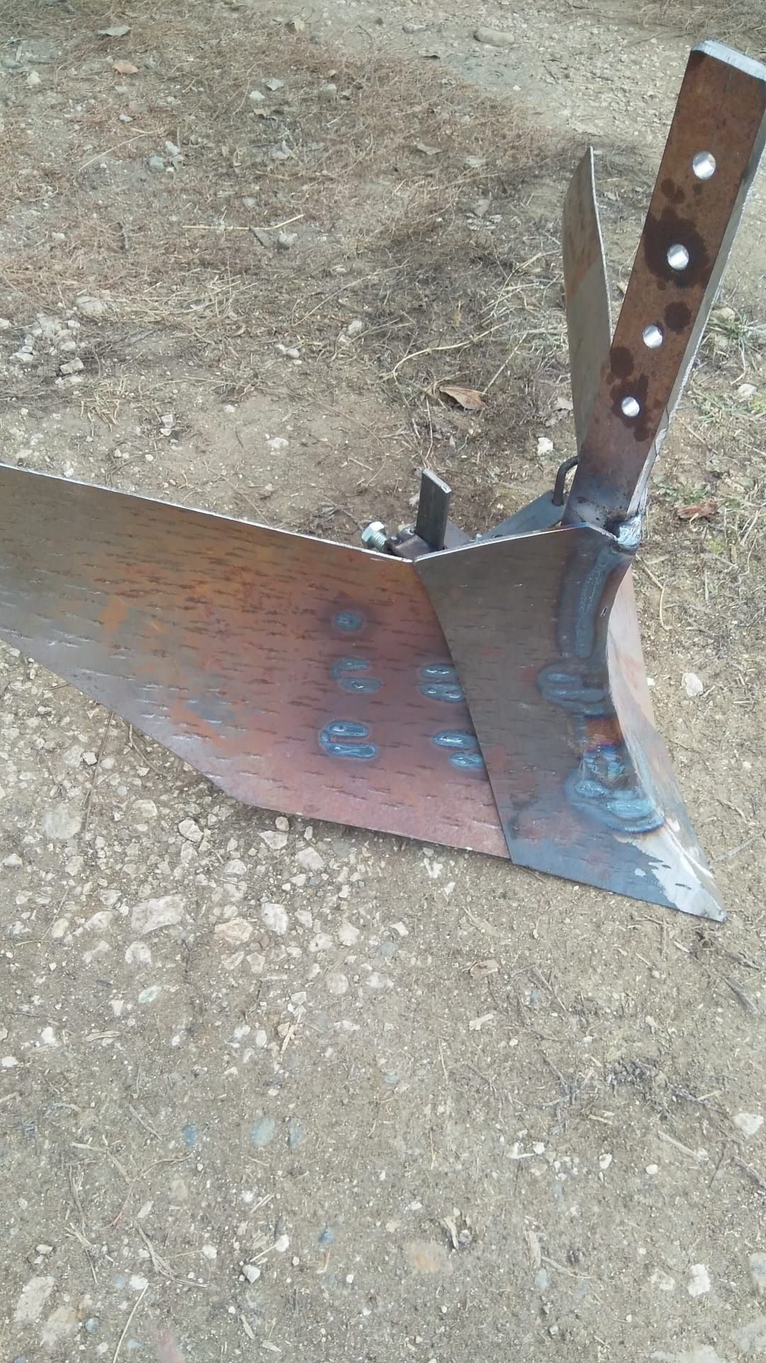 Vând rarita și plug motocultor