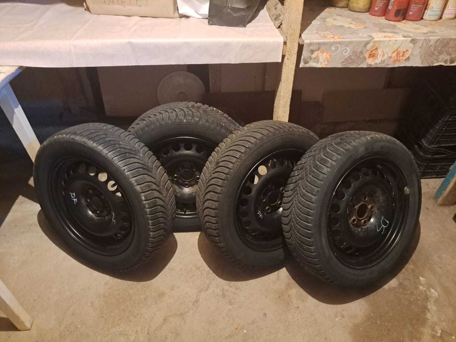 Anvelope Iarna Hankook 175/60 R15 81H cu tot cu jante