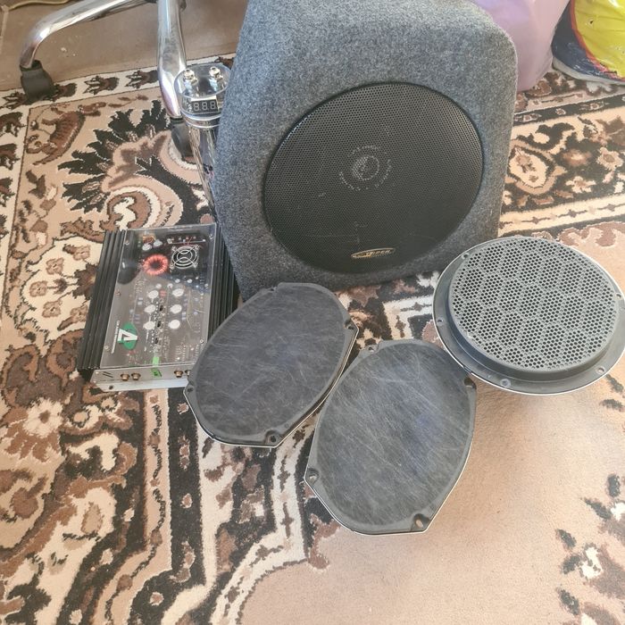 Subwoofer, statie auto, condensator, cabluri, difuzoare