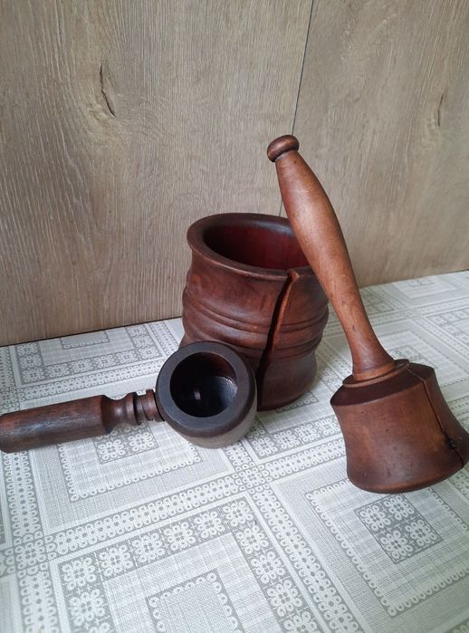 Mojar mare din lemn si spargator de nuci