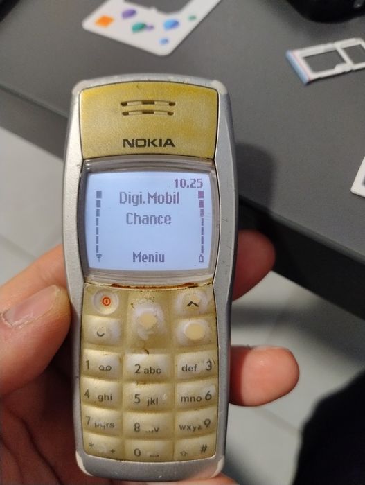 Vând 2 telefoane Nokia 1100/1101