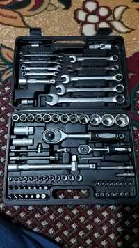 Набор инструментов 83 предмета головки ключи .