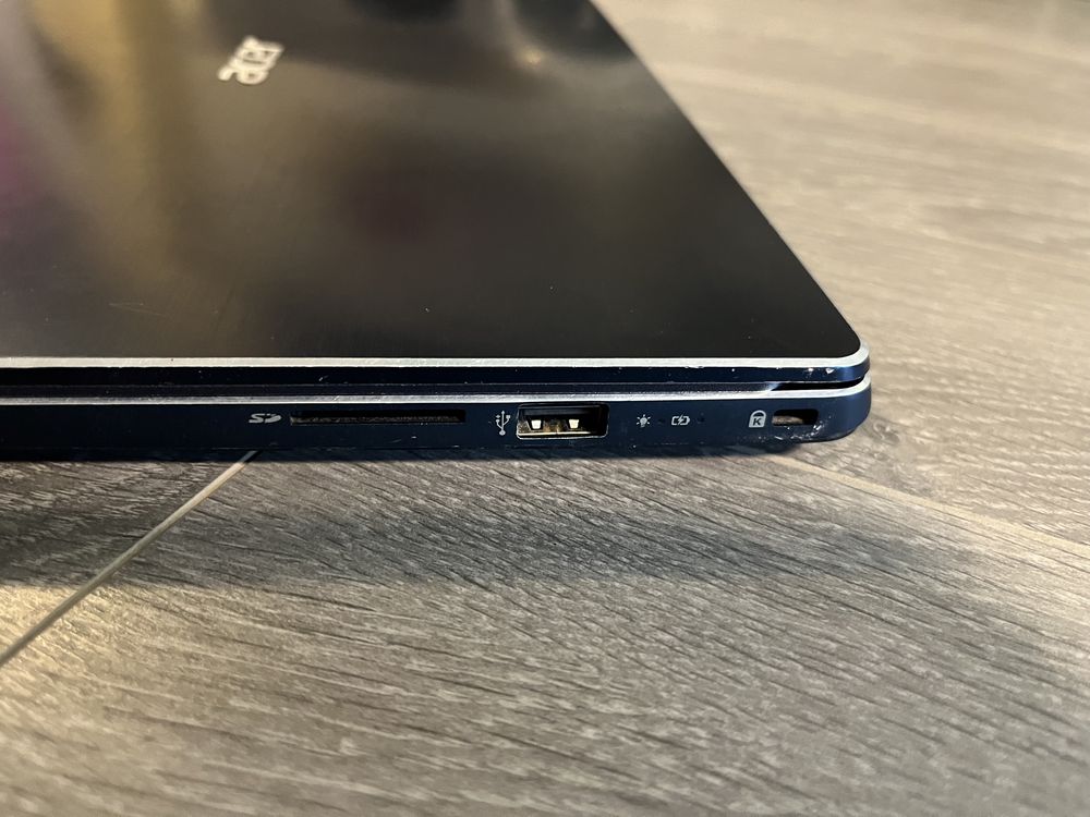 Acer SF314-54 - Ecran fullHD 14inci - nu porneste