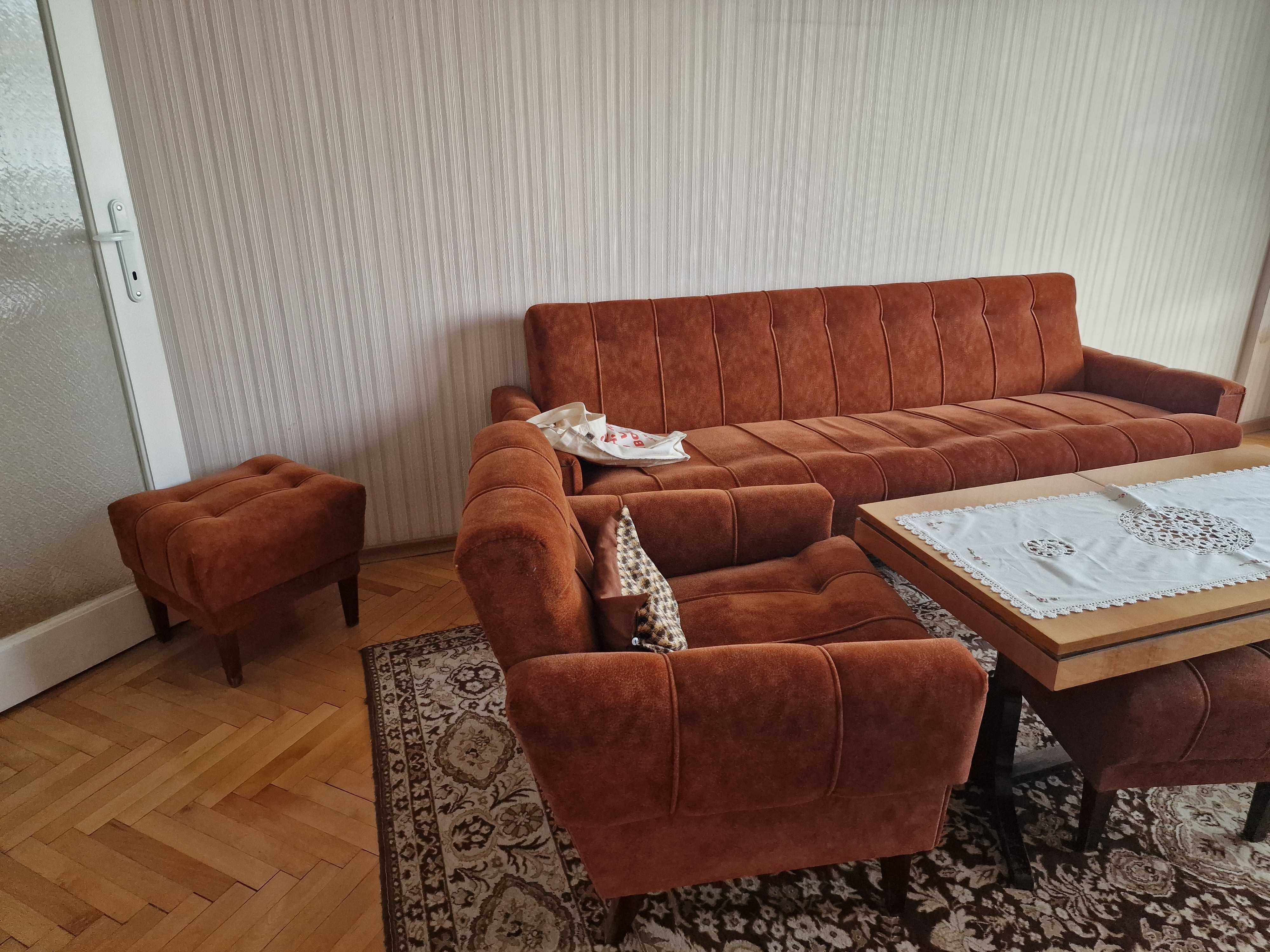Ретро мека мебел