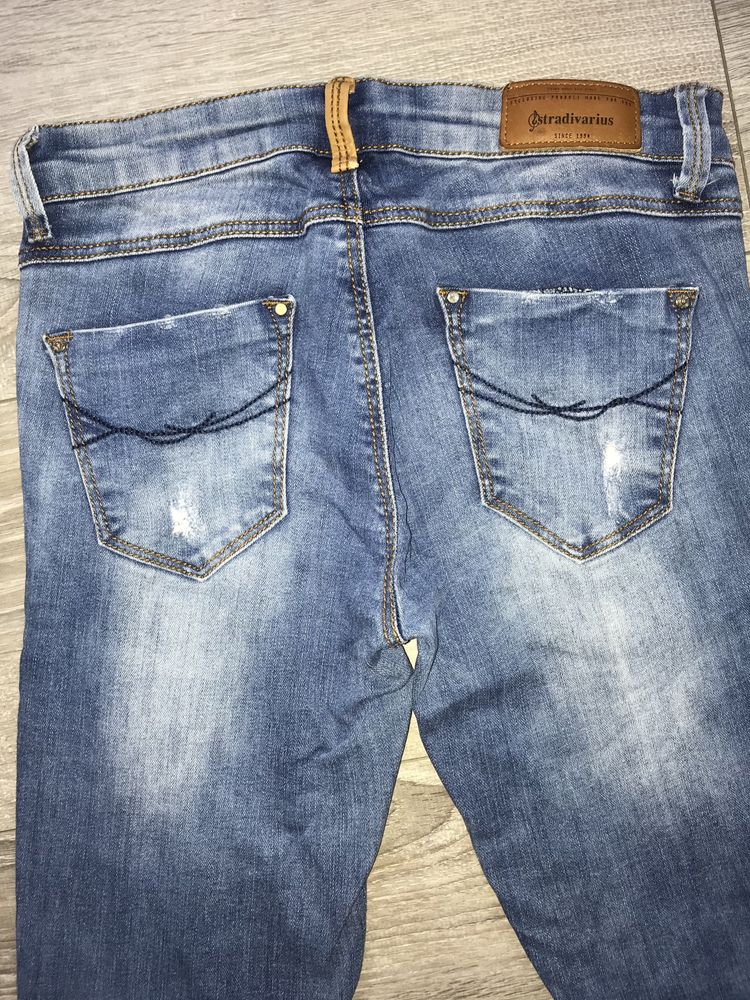 Pantaloni jeans Stradivarius nr.34