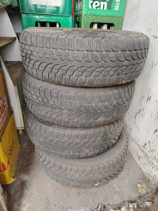 Vând cauciucuri 185/65R15
