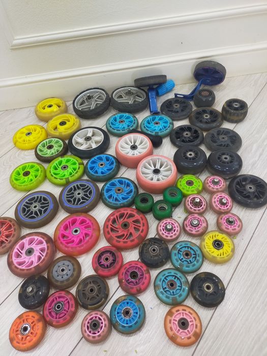 Продам  колеса на самокат.