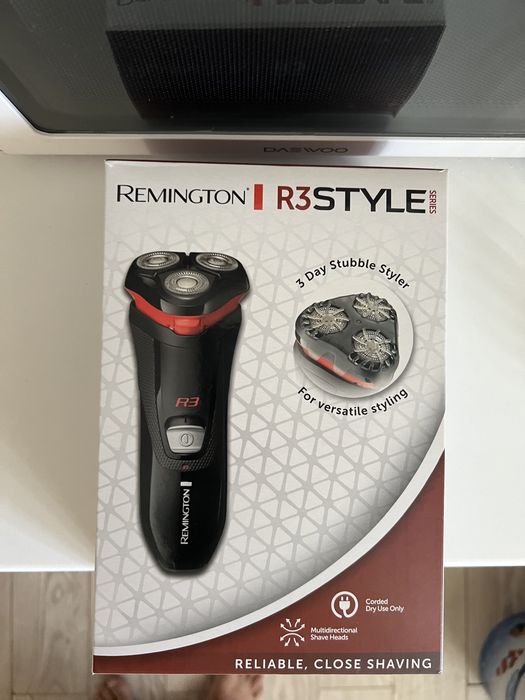 Vând aparat de ras remington  r3