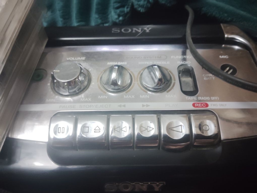 Sony CFS-B7. MK2  Radio Cassette Recorder (1998)
Radio Cassette Record