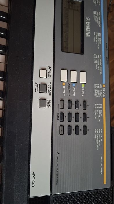 Синтезатор YAMAHA YPT-240