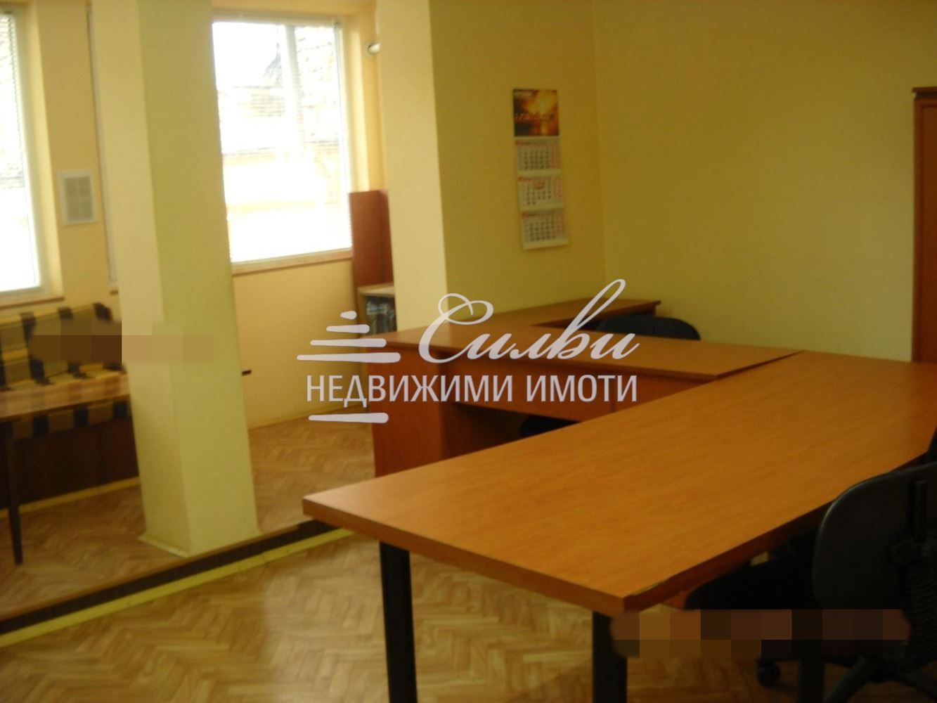 Отдава се под наем офис с ДВОР – кв. Център!