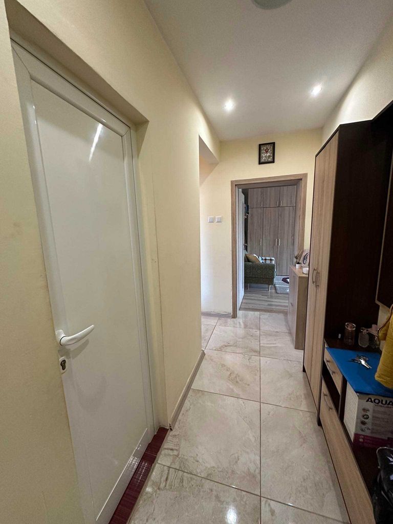 Продава се Тристаен апартамент в Търговище, Център - 70 кв.м за 1297 €/кв.м - Снимка #3