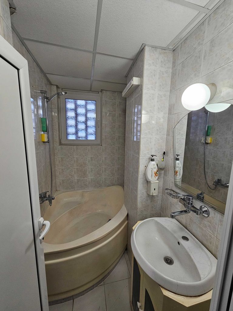 Продава се Тристаен апартамент в Велико Търново, Колю Фичето - 77 кв.м за 1825 €/кв.м - Снимка #9