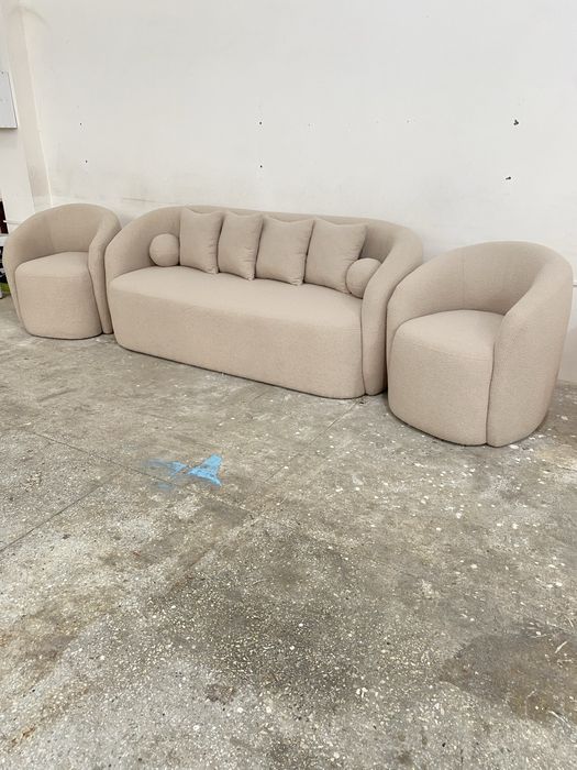 Диван с двумя креслами