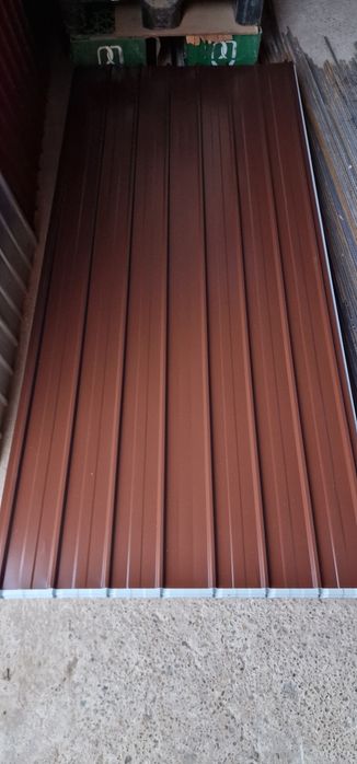 Vând tabla zincata și maro la 2 metri înălțime groasa de 0.3 la 37 lei