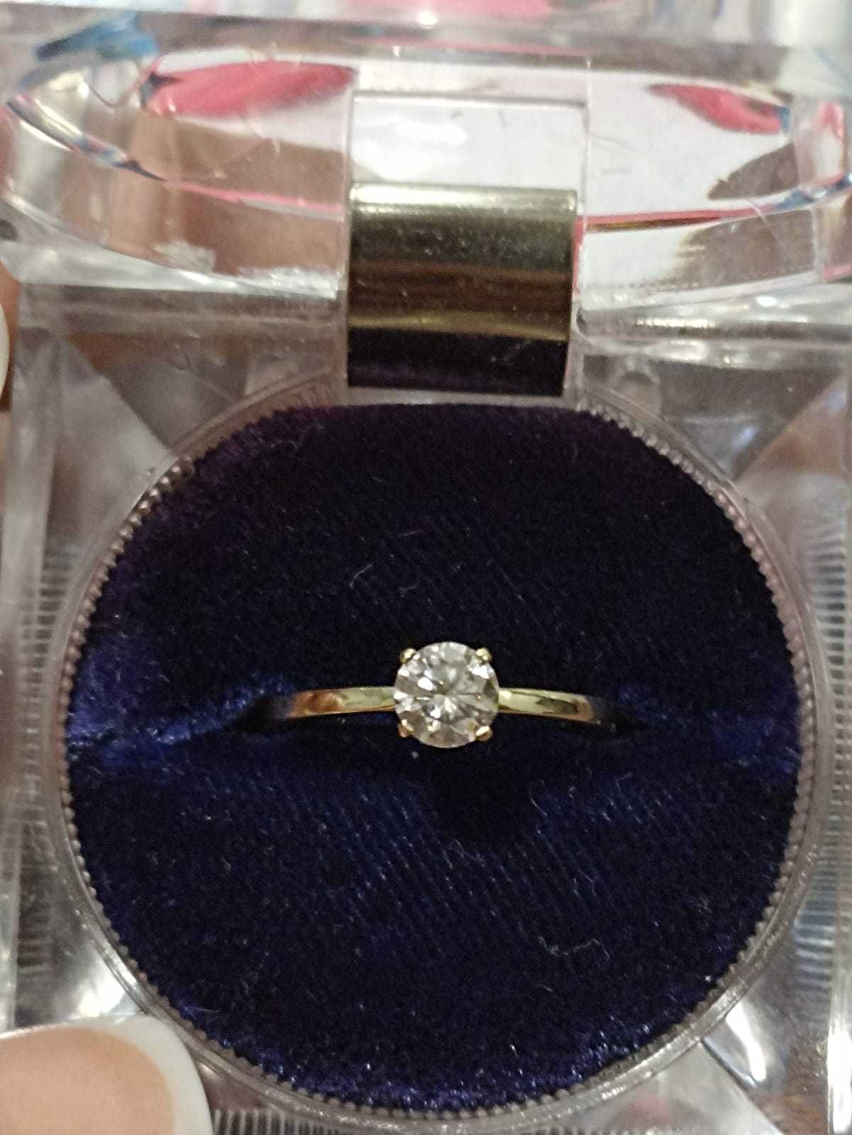 Кольцо с бриллиантом  0,49 карат.