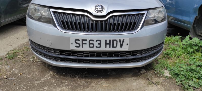 Spoiler Bara Fata Skoda Rapid 2012 - 2017 Culoare LA7W