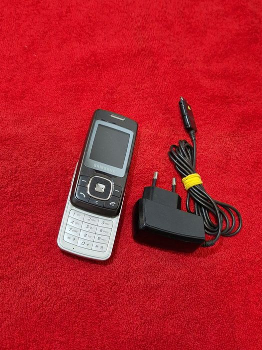 Telefon Samsung slide SGH-M610 cu încărcător original