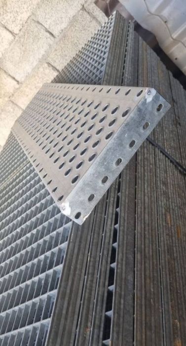 Vând trepte zincate galvanizate