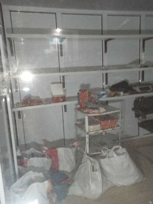 Кўчма дўкон сотилади