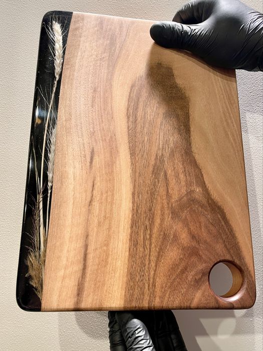 Platouri premium din lemn de nuc cu inserții de rășină