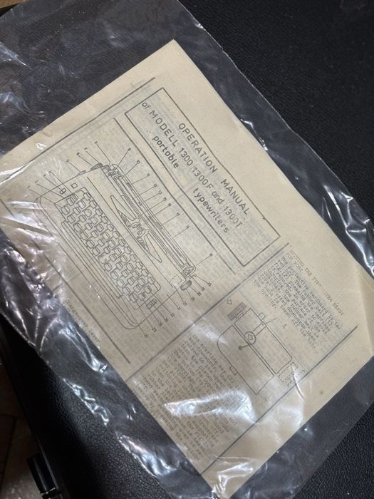 Чисто нова Ретро пишеща машина Crown 68 Modell 1300 F/T