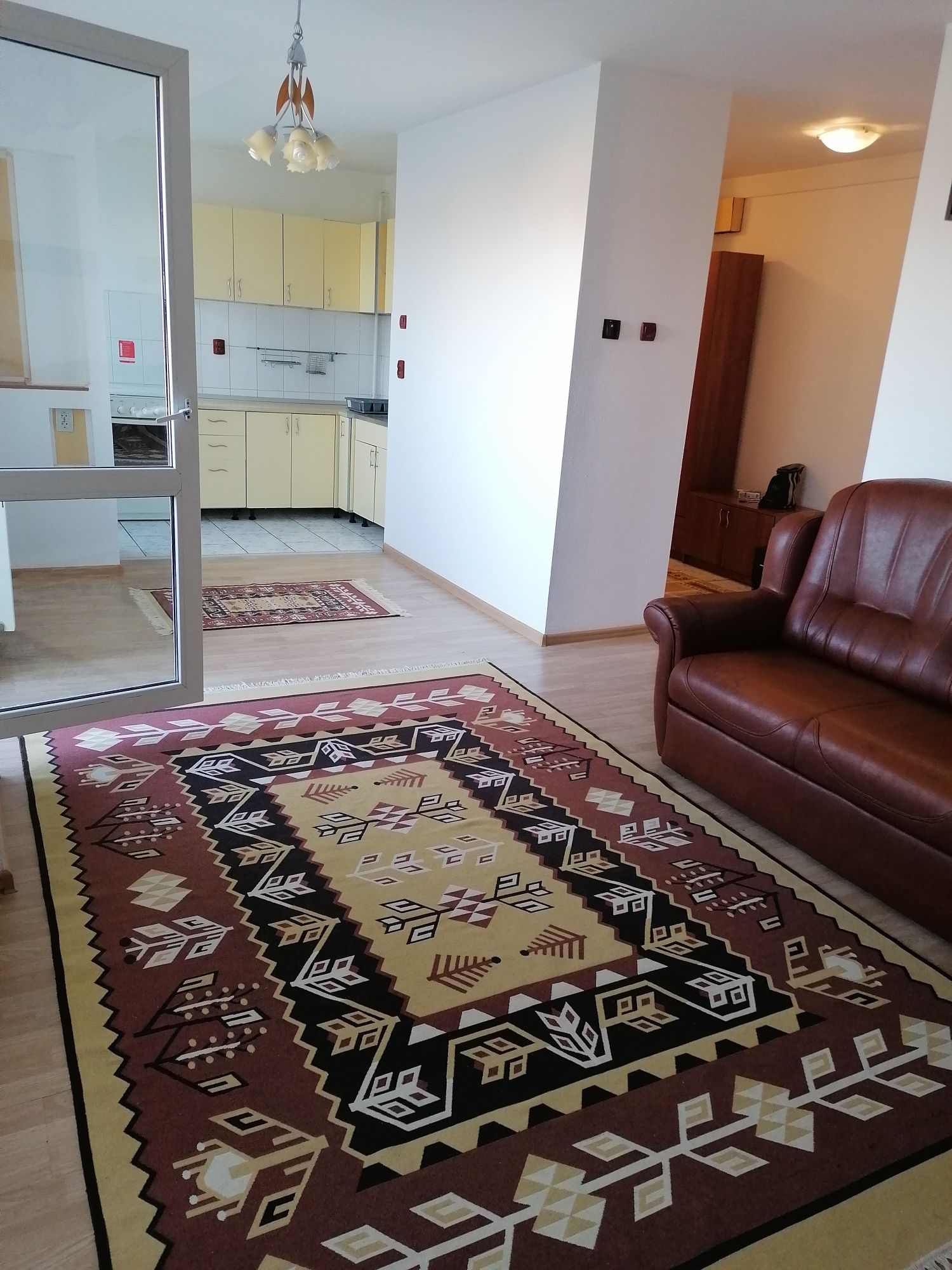 Proprietar, închiriez apartament cu 2 camere, 65 m patrati